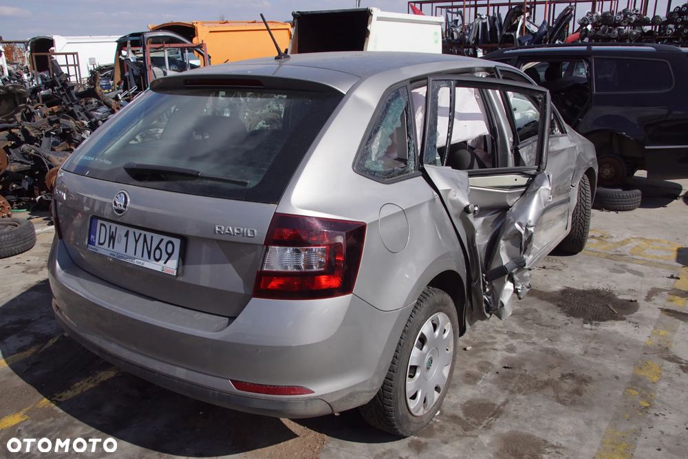 Auto na części - Skoda Rapid Lift 1.0 TSI 110 KM DKRC SEP LF8H 2019R Silnik Skrzynia Drzwi Maska Błotnik Klapa Zderzak Lusterko Klamka Szyba Lampa Deska Kokpit Sterownik Moduł Czujnik Licznik Wyświetlacz Panel Kierownica - 6