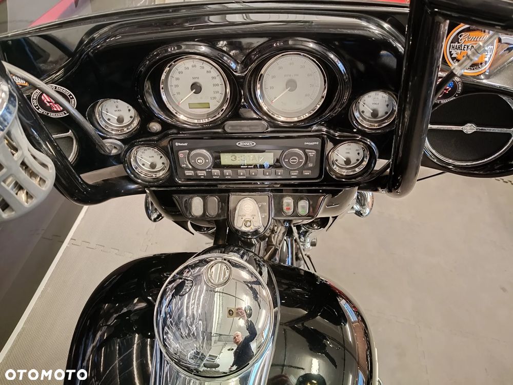 Harley-Davidson Touring Street Glide - 25