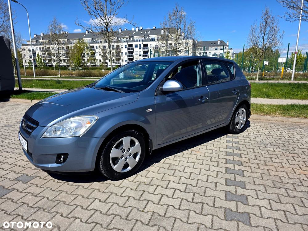 Kia Ceed 2.0 crdi Comfort + - 1