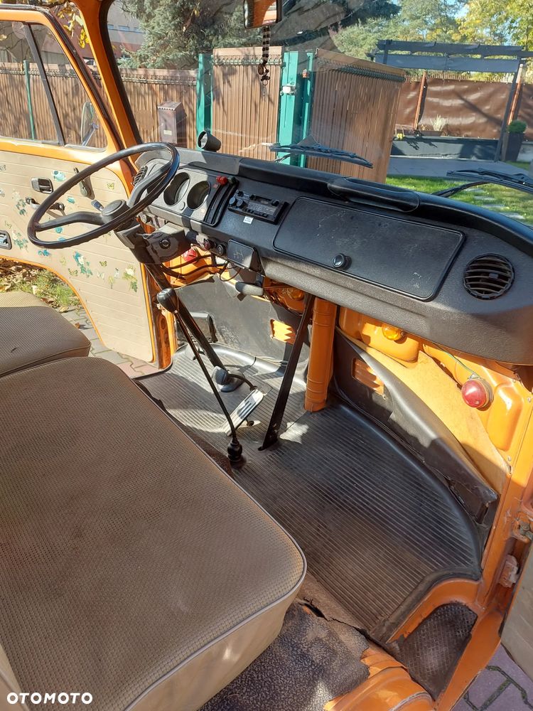 Volkswagen Transporter - 25
