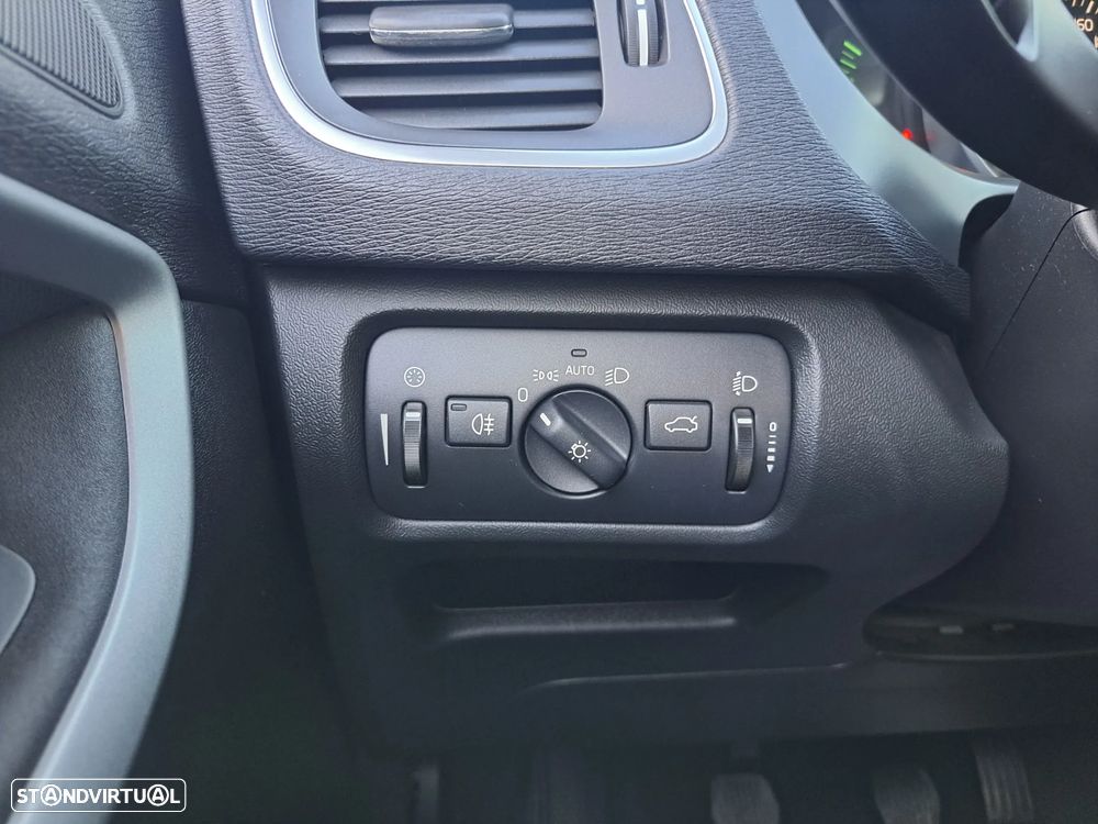 Volvo V40 D2 Kinetic - 15