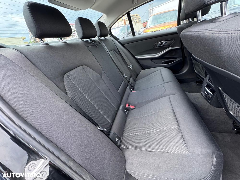 BMW Seria 3 320i AT - 11