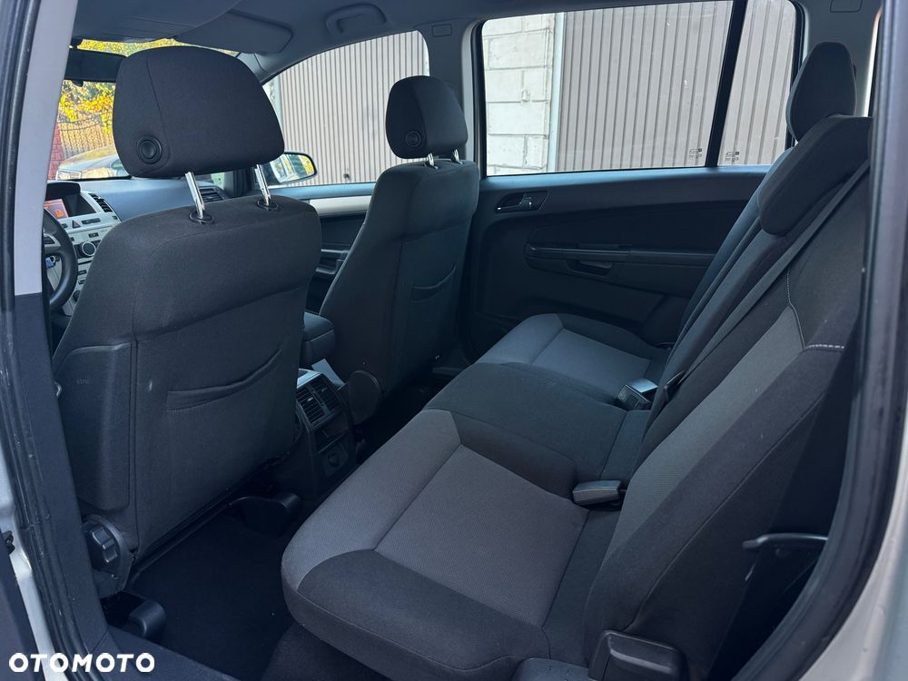 Opel Zafira - 10