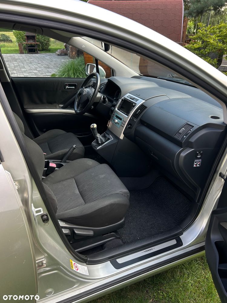 Toyota Corolla Verso 2.2 D-4D X + NAVI 7os - 13