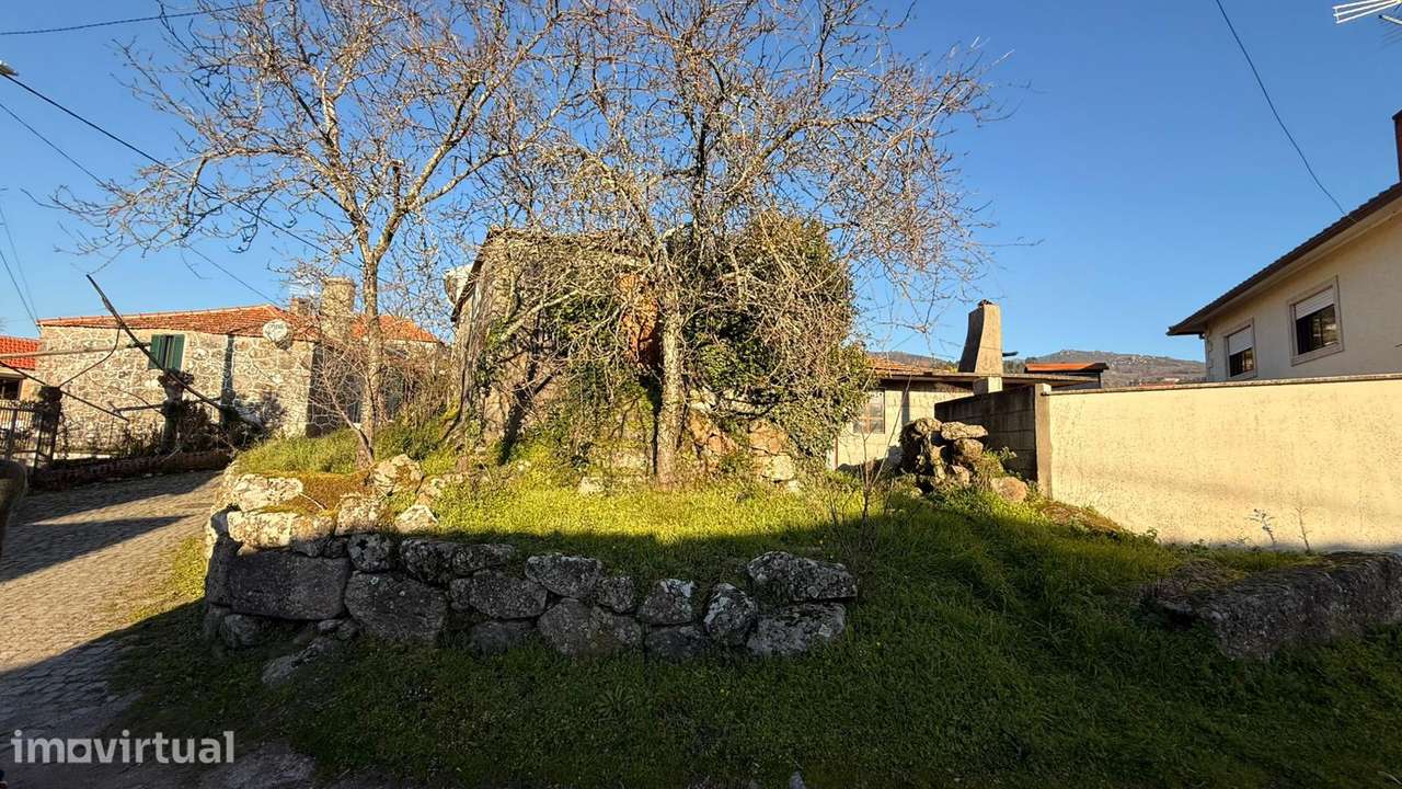 Casa de aldeia à venda na rua de Louredo, São Cipriano, Resende - Grande imagem: 3/17