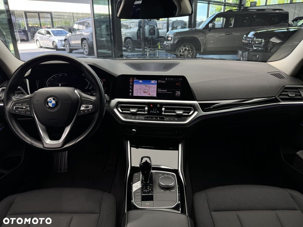 BMW Seria 3 318i - 16