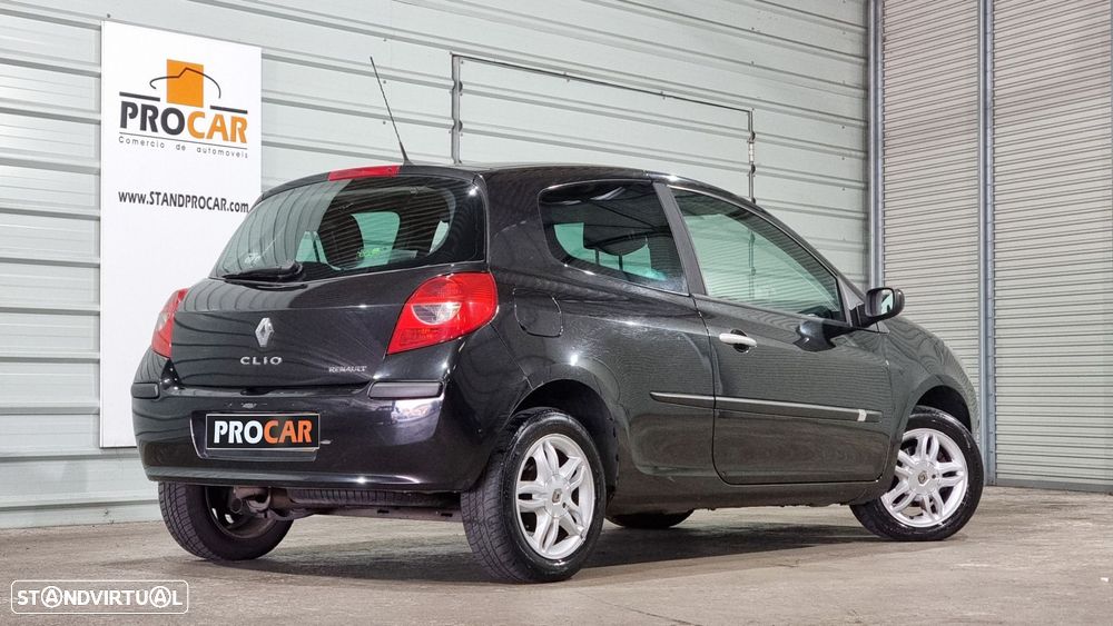 Renault Clio 1.2 16V Confort - 2