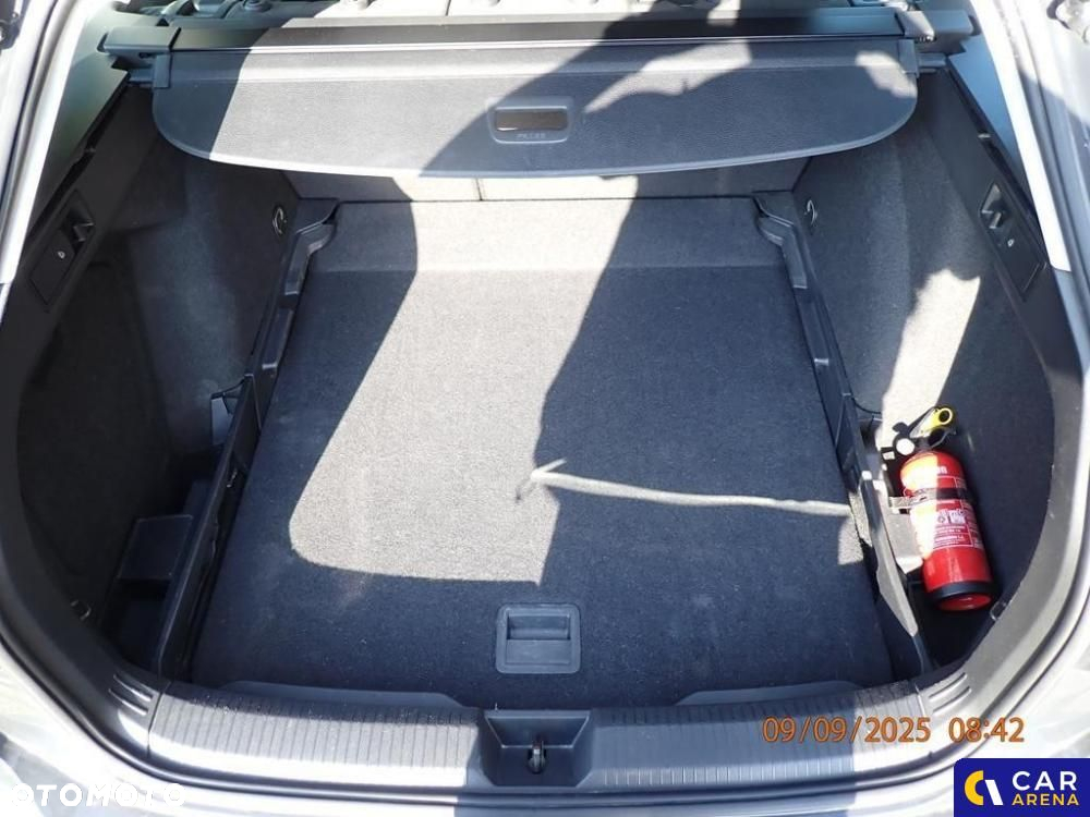 Volkswagen Golf - 23