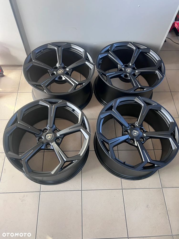 Oryginalne Felgi Lamborghini URUS 22'' BLACK MATT - 4