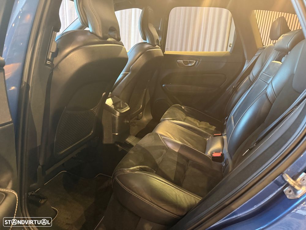 Volvo XC 60 2.0 T8 PHEV R-Design AWD - 32