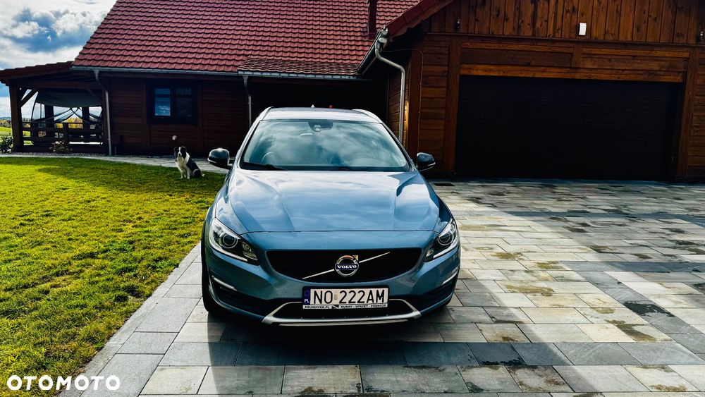 Volvo V60 Cross Country - 1