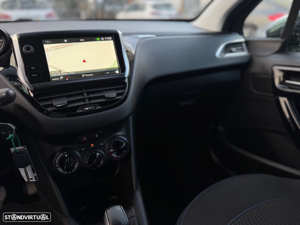 Peugeot 208 1.2 PureTech Signature - 13