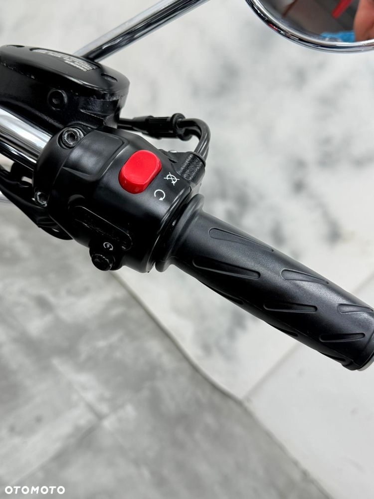 Triumph Bonneville - 17