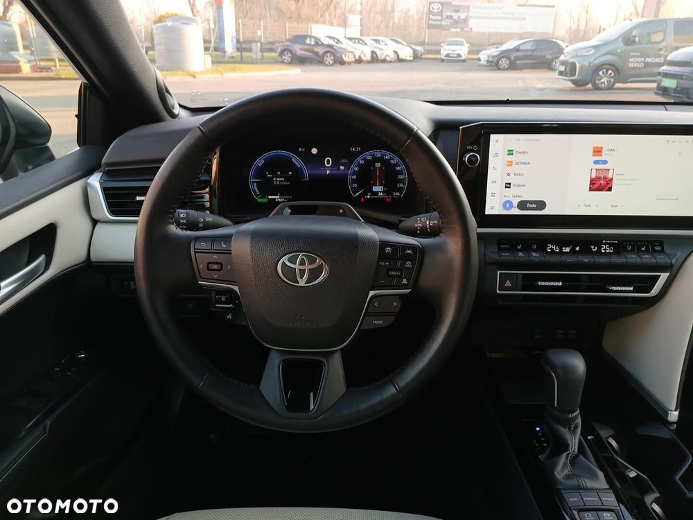 Toyota Camry - 7