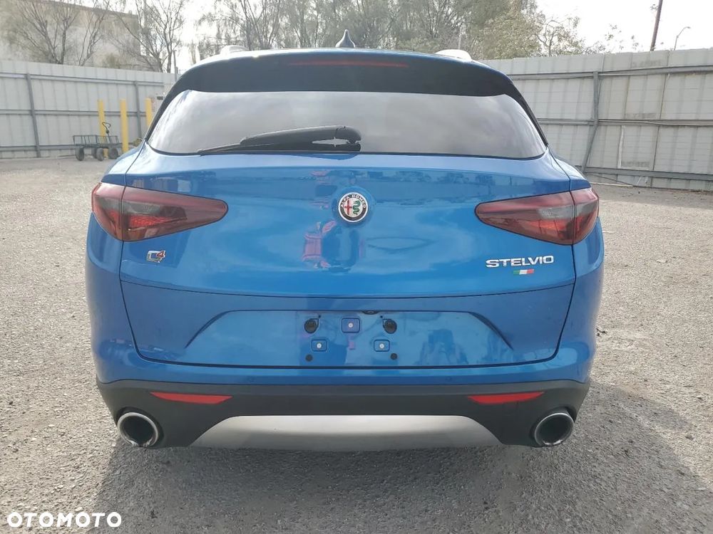 Alfa Romeo Stelvio 2.0 Turbo 16V AT8-Q4 Ti - 4