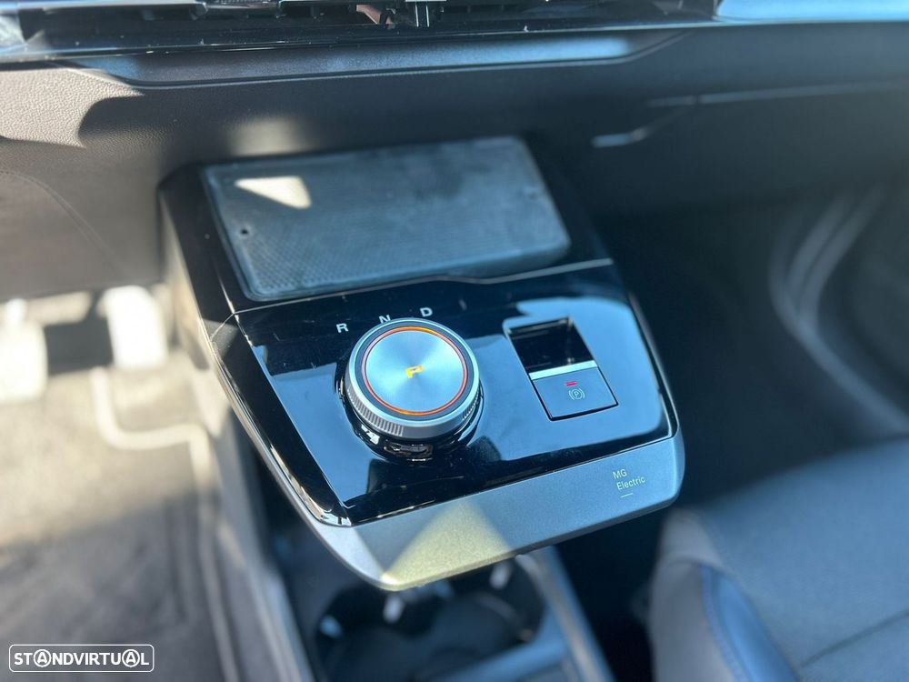 MG MG4 64 kWh Luxury - 39