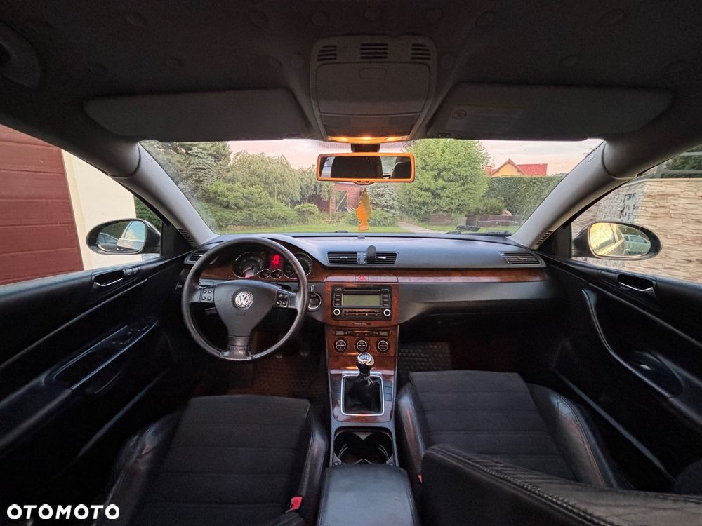 Volkswagen Passat 2.0 TDI Comfortline - 18