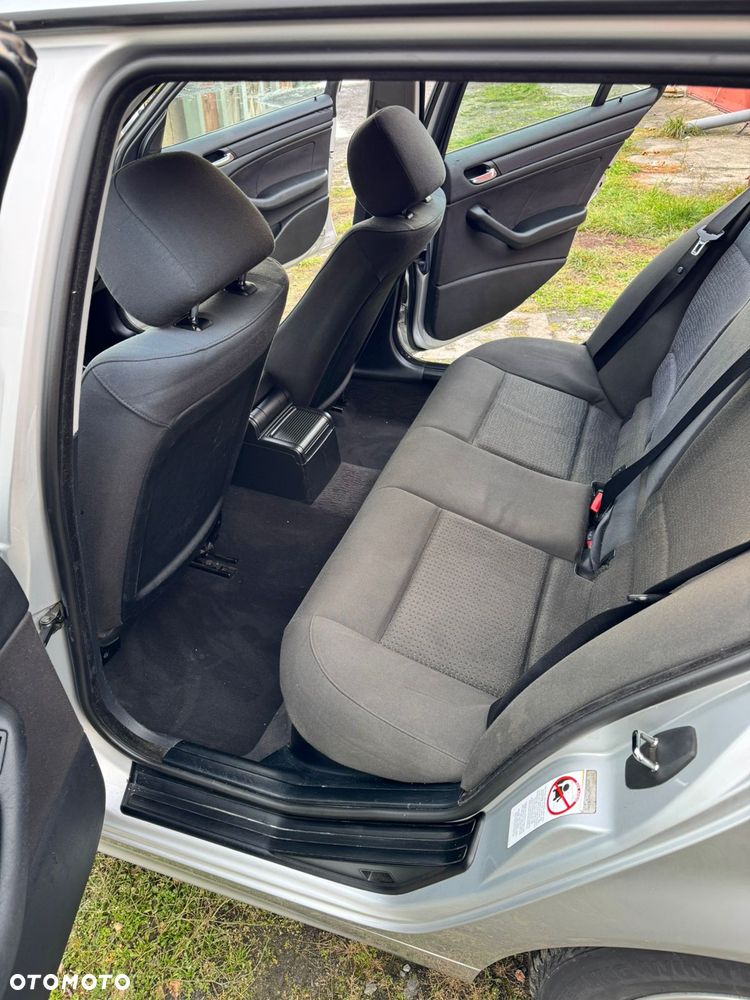 BMW Seria 3 318i - 10