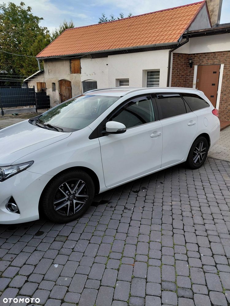 Toyota Auris 2015 photo 2