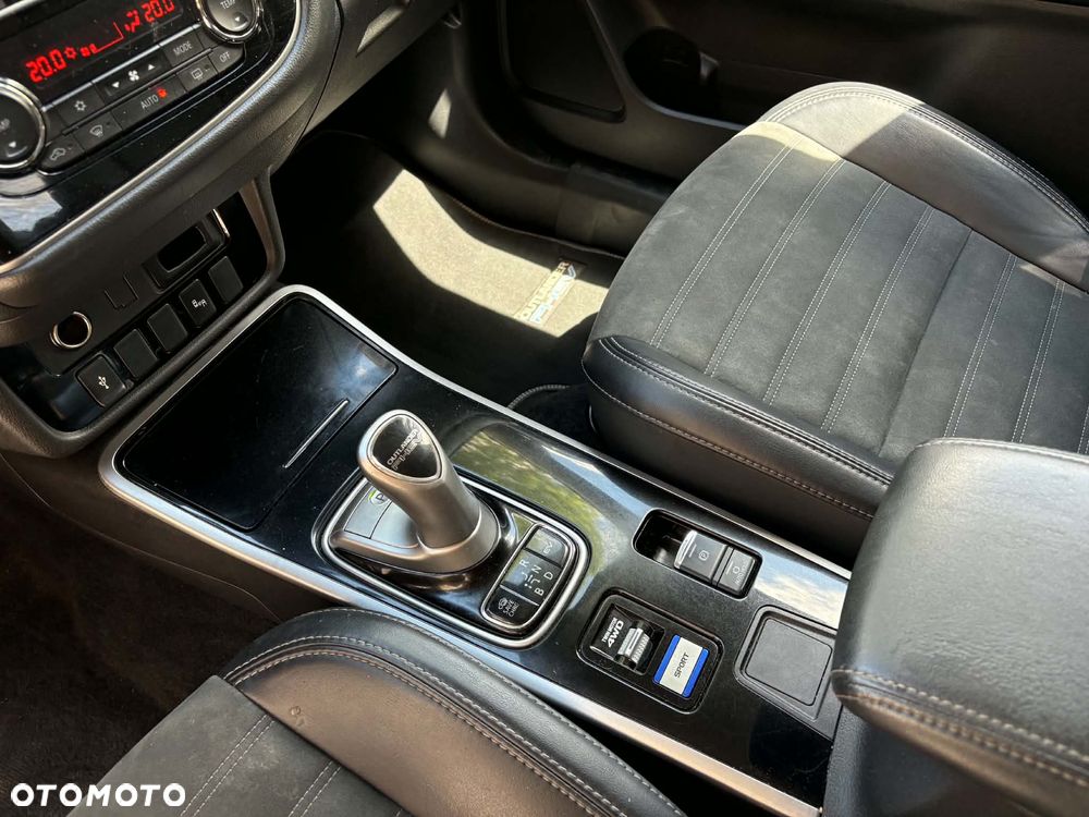 Mitsubishi Outlander - 16