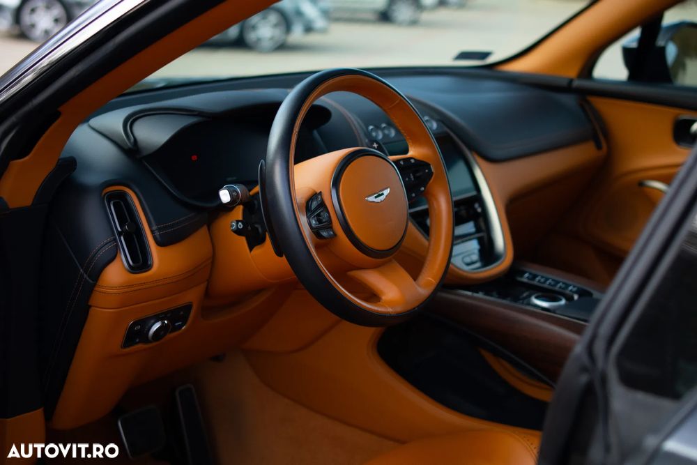 Aston Martin DBX - 15
