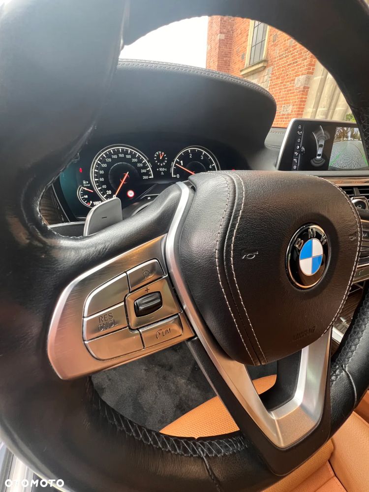 BMW Seria 7 740d xDrive - 28