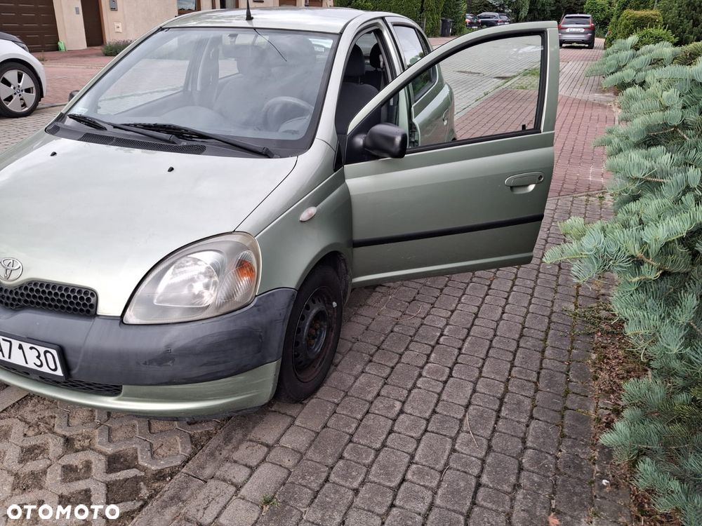 Toyota Yaris 1.0 Base - 2
