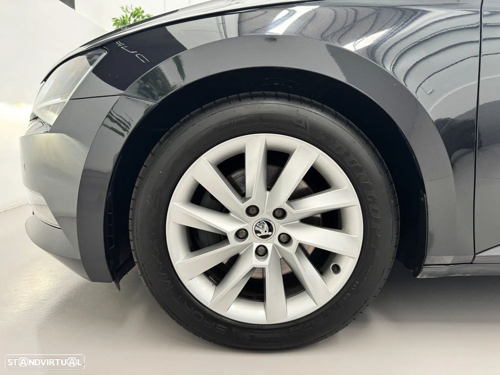 Skoda Superb 2.0 TDI Laurin&Klement DSG - 7