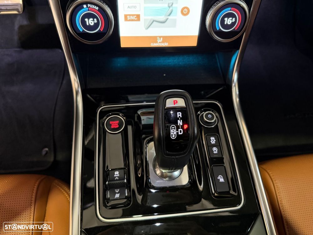 Jaguar XE 2.0 i4 R-Dynamic HSE - 20