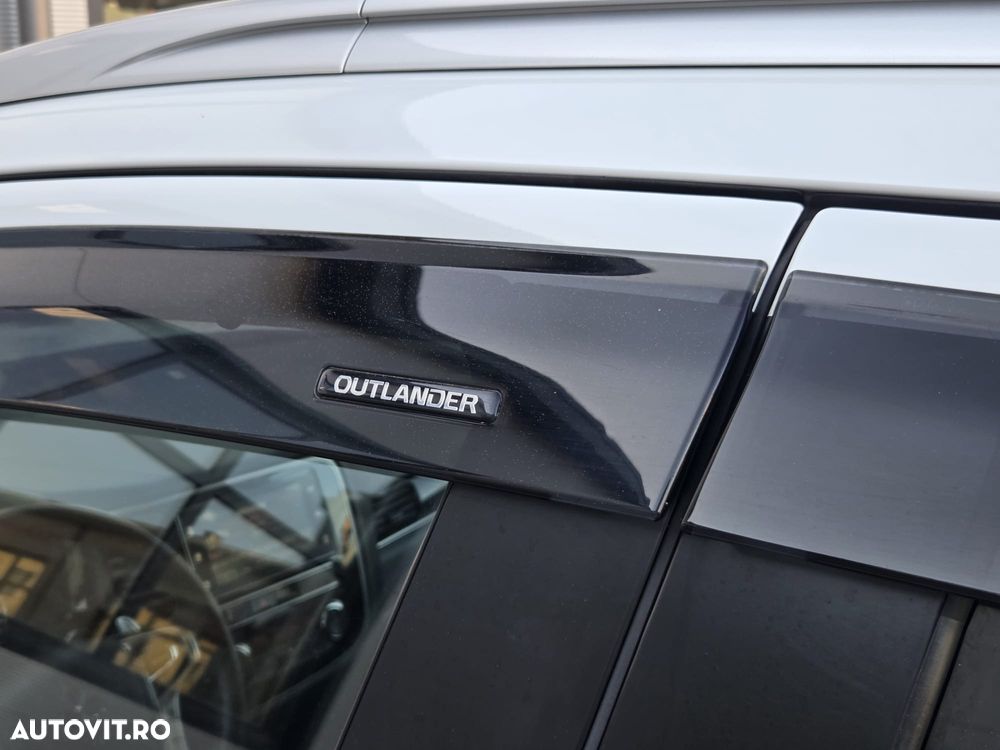 Mitsubishi Outlander - 30