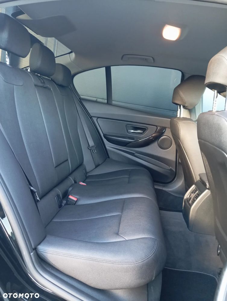 BMW Seria 3 320i Edition M Sport Shadow - 12
