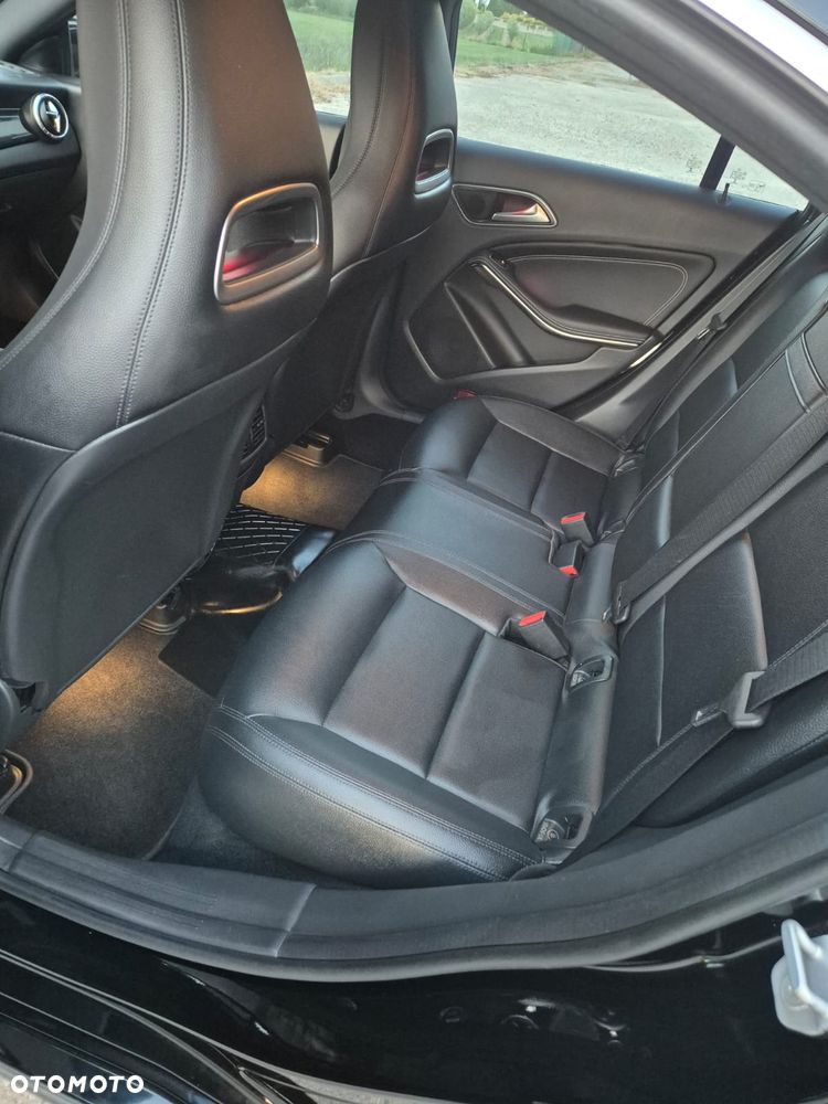 Mercedes-Benz CLA 250 4Matic 7G-DCT - 9
