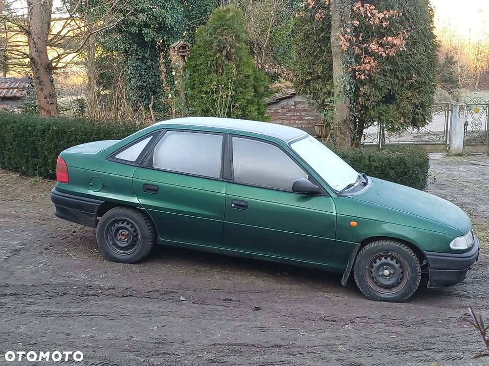 Opel Astra 1.4 GL - 6