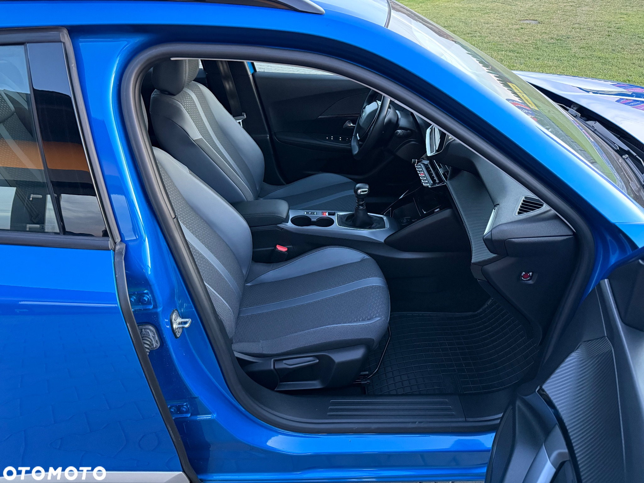 Peugeot 2008 1.2 PureTech Allure S&S - 28