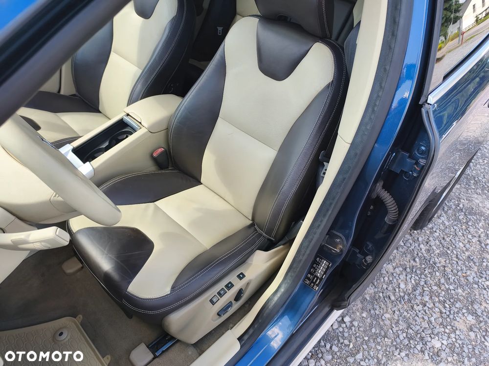 Volvo XC 60 2.4D AWD Summum - 19