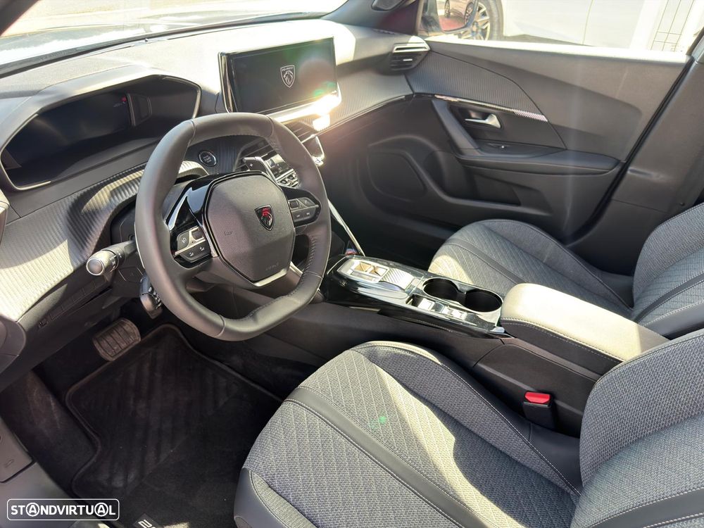 Peugeot 2008 PureTech 130 EAT8 Allure Pack - 24