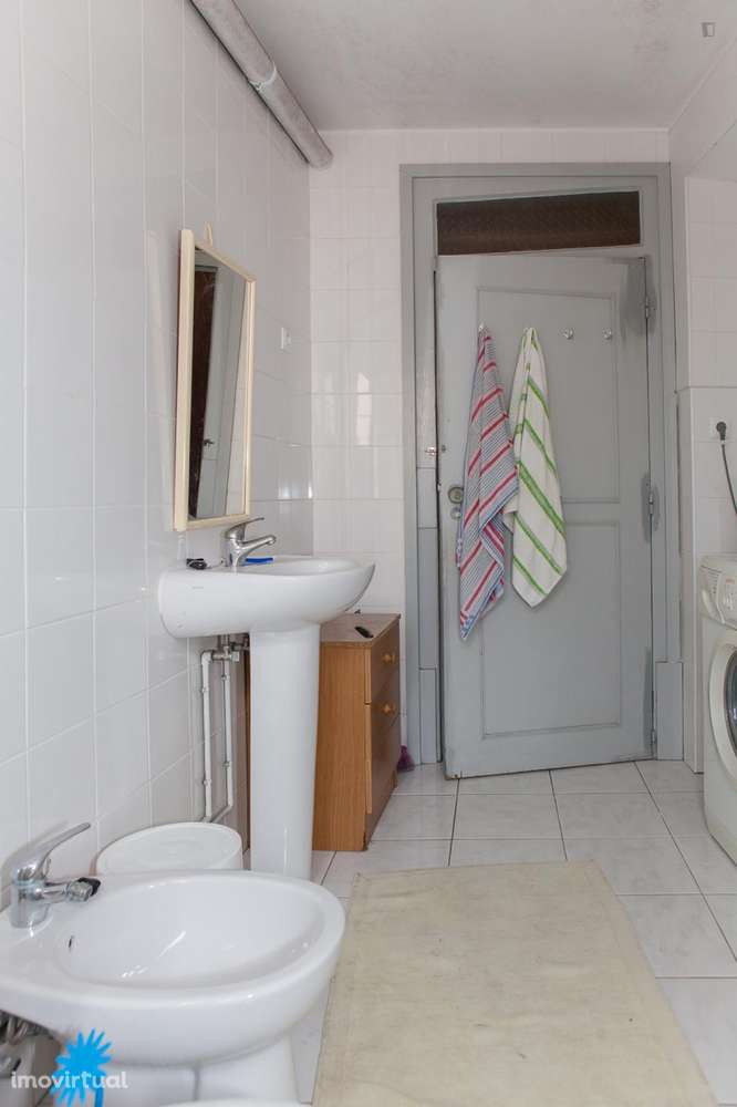 Quarto - localizado em Montarroio Coimbra - Grande imagem: 3/19