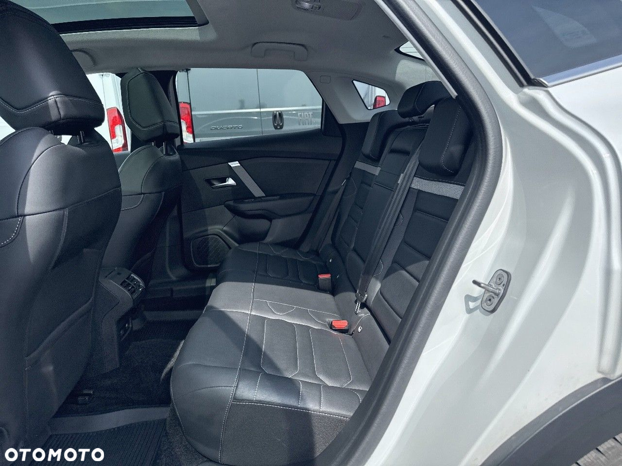 Citroën C4X e-C4 X EV136 50kWh Shine Pack - 10