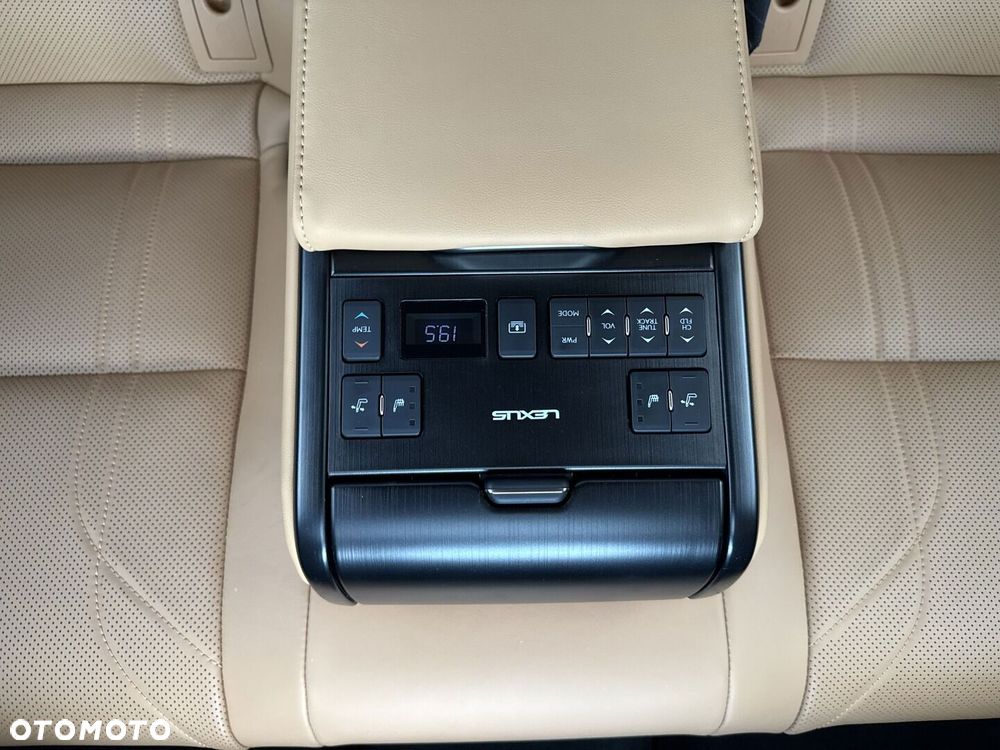 Lexus ES 300h Omotenashi - 23