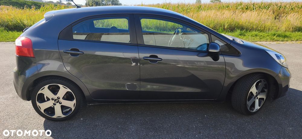 Kia Rio 1.2 L - 5