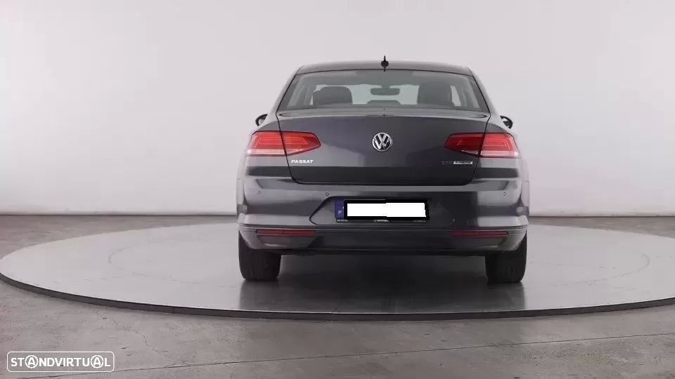 VW Passat 1.6 TDI Highline - 20
