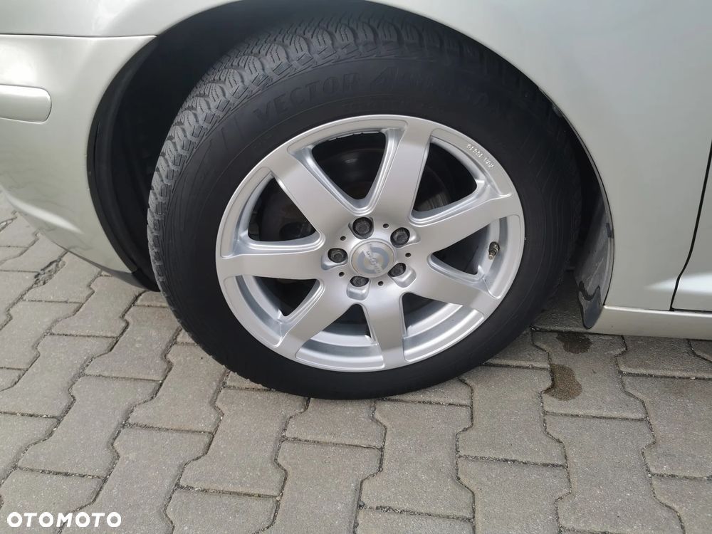 Toyota Avensis - 11