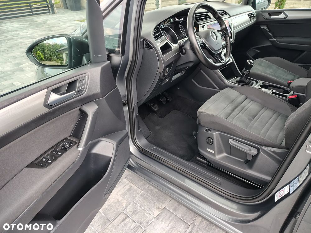 Volkswagen Touran - 10