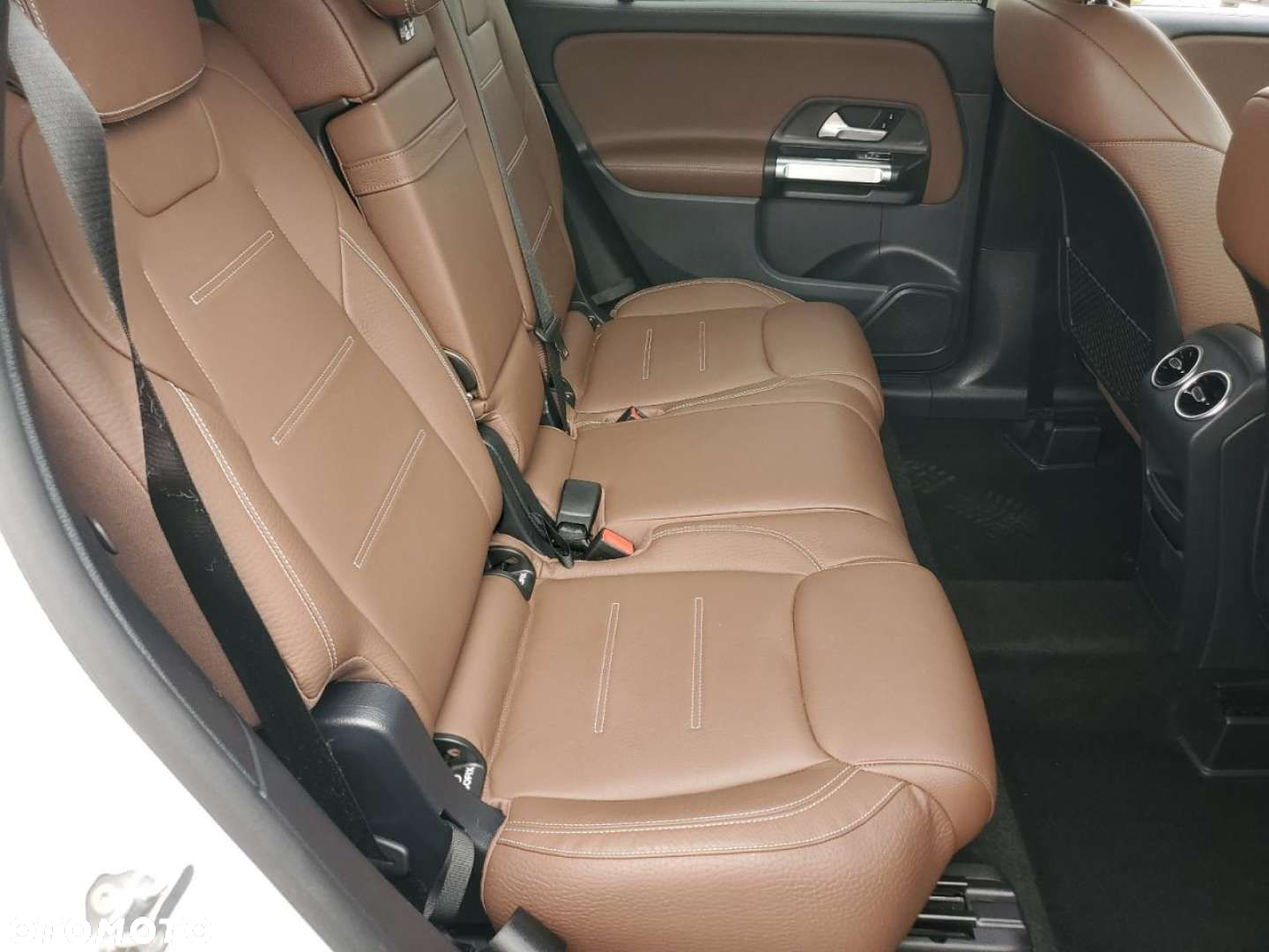 Mercedes-Benz GLB - 11