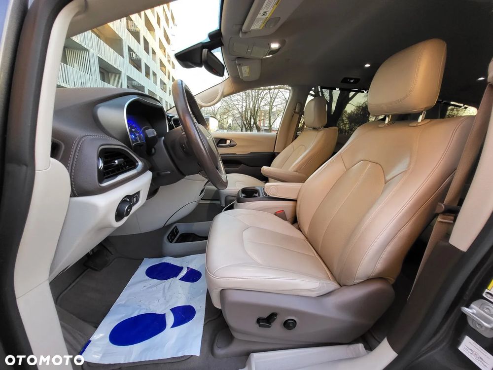 Chrysler Pacifica - 5