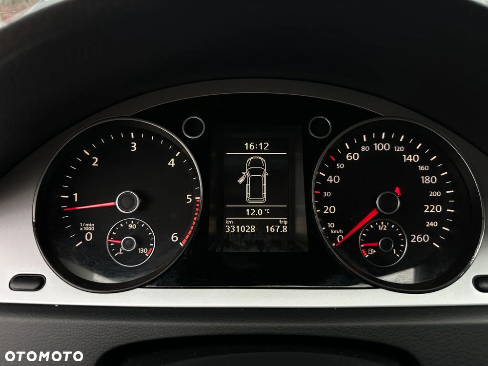 Volkswagen Passat 2.0 TDI DPF Comfortline - 28