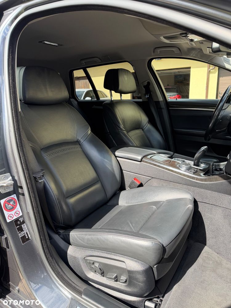 BMW Seria 5 525d xDrive Luxury Line - 23