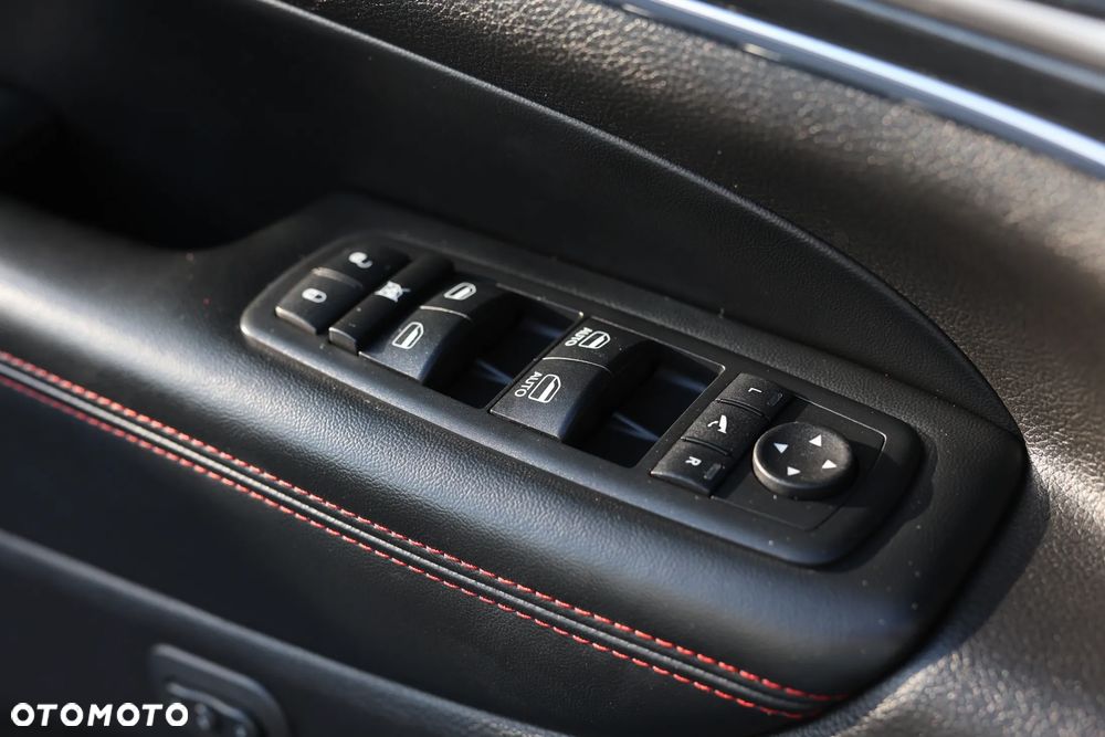 Jeep Grand Cherokee - 12