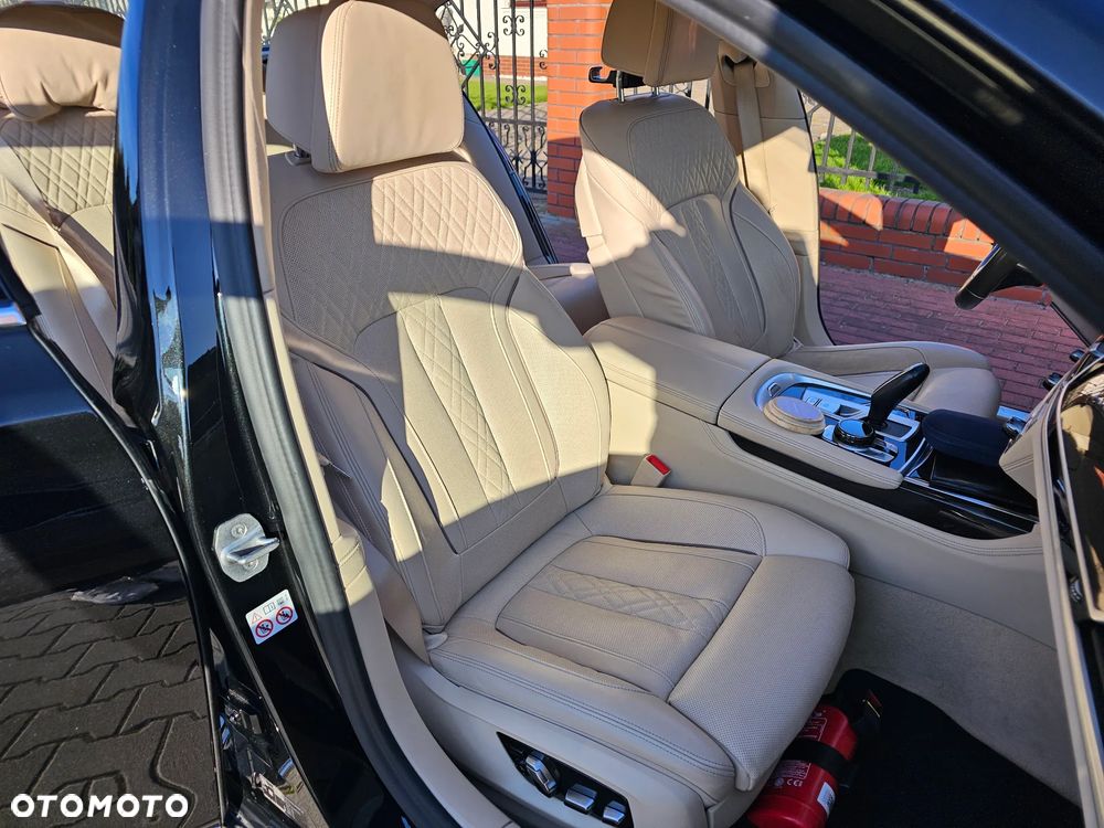 BMW Seria 7 730d mHEV - 14
