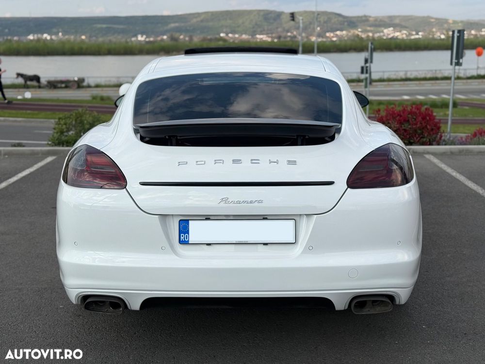 Porsche Panamera - 4